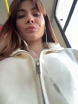 Snapshot of Accole chatting on November 14, 8:02 am Accole online show from November 14, 8:02 am