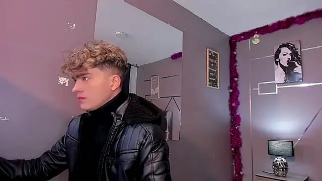 Snapshot of ANDRIUS_24 chatting on December 3, 1:43 pm ANDRIUS 24 online show from December 3, 1:43 pm