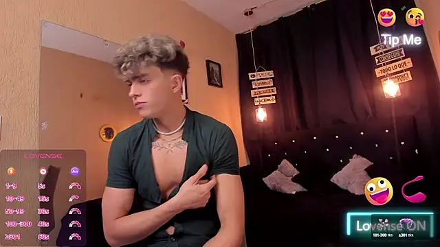 Snapshot of ANDRIUS_24 chatting on March 17, 10:49 pm ANDRIUS 24 online show from March 17, 10:49 pm