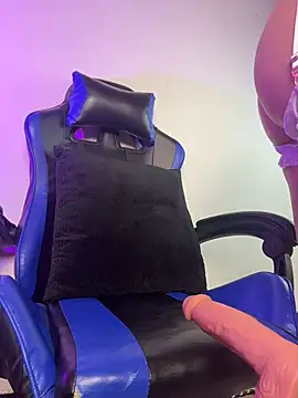 MarielQueenx online show from December 23, 4:54 am