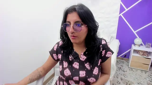 Alliccee online show from February 10, 10:30 pm