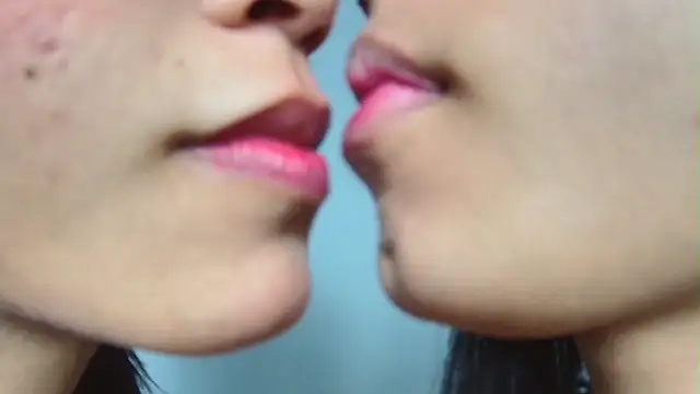 Snapshot of strawberrymia68 chatting on February 6, 1:10 pm strawberrymia68 online show from February 6, 1:10 pm