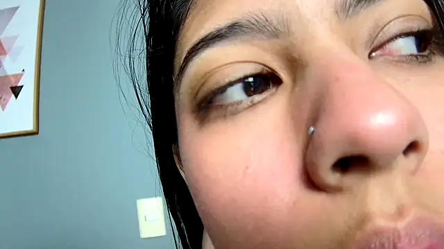 Snapshot of strawberrymia68 chatting on February 25, 1:06 pm strawberrymia68 online show from February 25, 1:06 pm