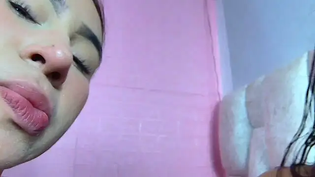 Snapshot of strawberrymia68 chatting on March 1, 1:07 pm strawberrymia68 online show from March 1, 1:07 pm