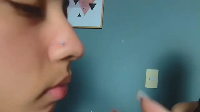 Snapshot of strawberrymia68 chatting on March 20, 1:04 pm strawberrymia68 online show from March 20, 1:04 pm