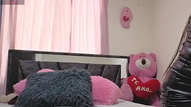 Hotsamantamature online show from November 5, 9:04 pm