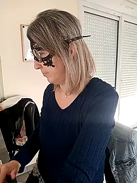 Rose Libertine online show from March 16, 8:40 am