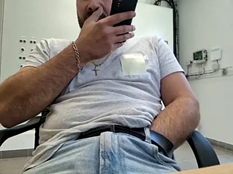 Snapshot of Leonormaldick chatting on November 4, 10:36 am Leonormaldick online show from November 4, 10:36 am