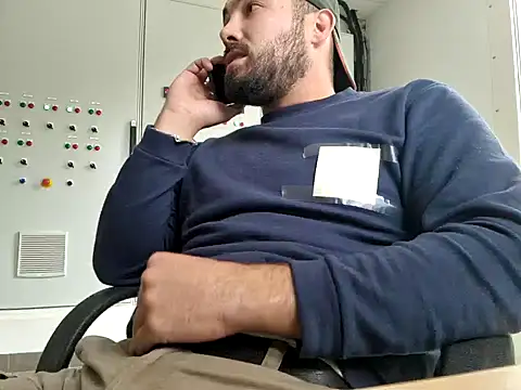 Snapshot of Leonormaldick chatting on November 12, 11:10 am Leonormaldick online show from November 12, 11:10 am