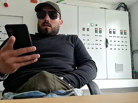 Snapshot of Leonormaldick chatting on March 2, 2:13 pm Leonormaldick online show from March 2, 2:13 pm