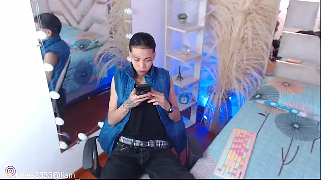 Jonesliam23 online show from October 26, 7:09 pm