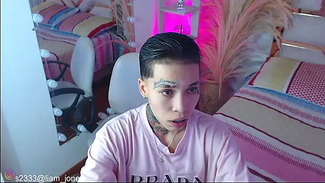 Jonesliam23 online show from November 17, 7:08 pm