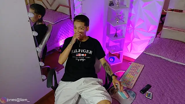 Jonesliam23 online show from May 8, 7:52 pm