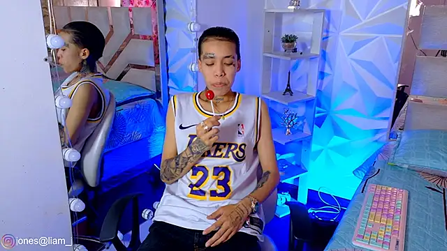 Jonesliam23 online show from June 4, 7:53 pm