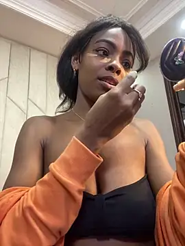 Snapshot of adaraSmiith chatting on December 16, 12:38 pm adaraSmiith online show from December 16, 12:38 pm