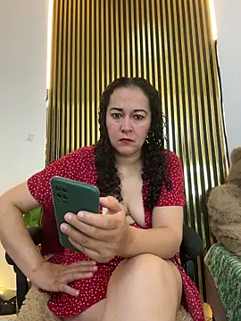 Snapshot of luisa_curli chatting on July 25, 3:26 am luisa curli online show from July 25, 3:26 am