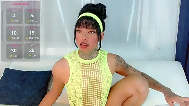 Snapshot of laura_sweett120 chatting on May 23, 5:12 am laura sweett120 online show from May 23, 5:12 am