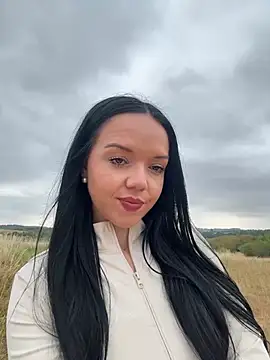 Vanesskaa online show from July 18, 1:15 pm