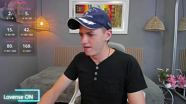 Snapshot of tossetrech chatting on November 8, 3:18 am tossetrech online show from November 8, 3:18 am