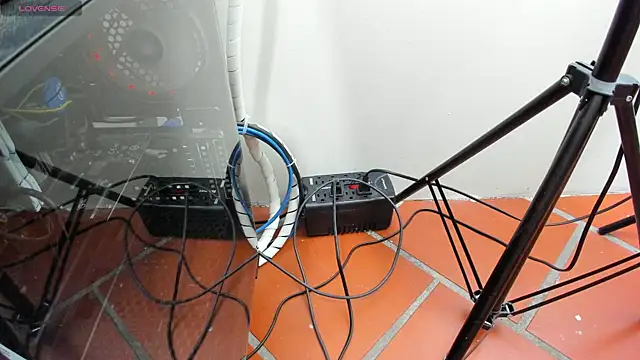 Snapshot of tossetrech chatting on December 17, 3:01 am tossetrech online show from December 17, 3:01 am