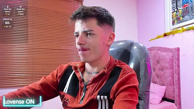 Snapshot of tossetrech chatting on December 18, 3:45 am tossetrech online show from December 18, 3:45 am