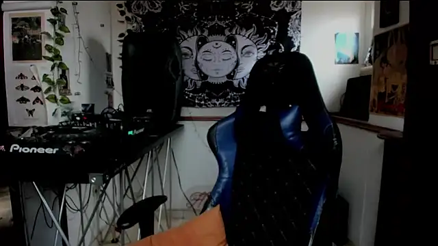 Snapshot of Demongirl6666 chatting on March 17, 5:49 pm Demongirl6666 online show from March 17, 5:49 pm