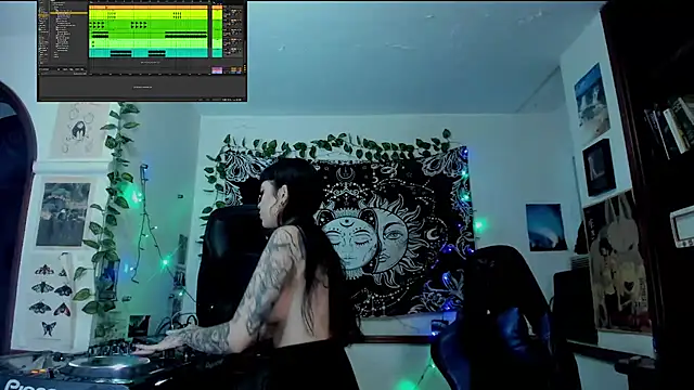 Snapshot of Demongirl6666 chatting on March 22, 6:43 am Demongirl6666 online show from March 22, 6:43 am