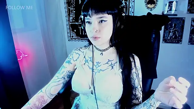 Snapshot of Demongirl6666 chatting on December 3, 8:00 am Demongirl6666 online show from December 3, 8:00 am