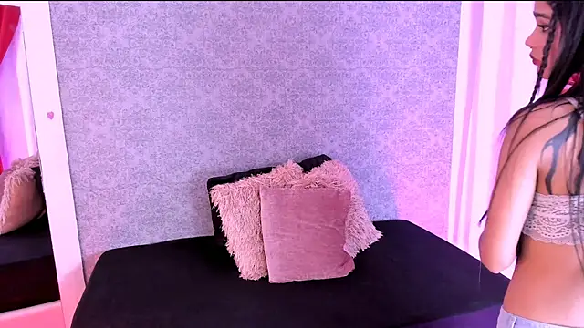 Snapshot of CatrinaRossi chatting on December 20, 8:01 pm CatrinaRossi online show from December 20, 8:01 pm