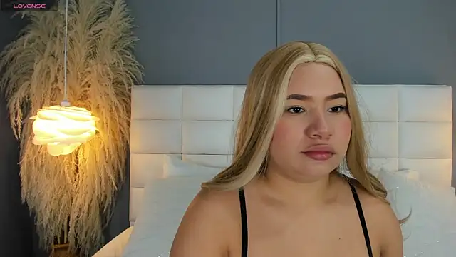 HannaKarson online show from November 22, 11:31 am