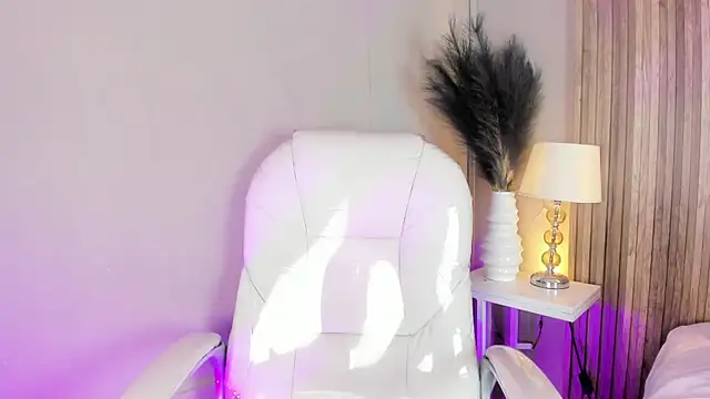 HannaKarson online show from March 11, 11:38 am