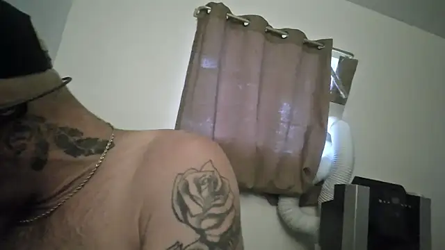 Snapshot of FrankieKentucky chatting on June 1, 1:57 pm FrankieKentucky online show from June 1, 1:57 pm