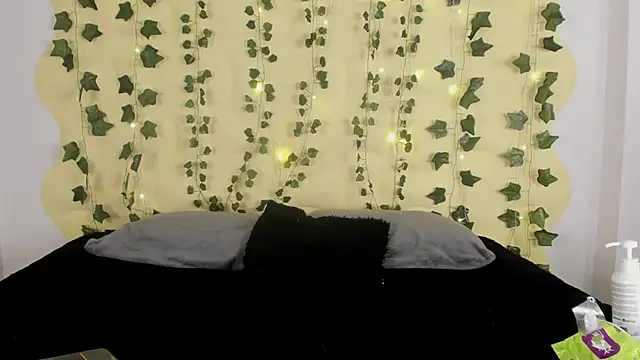 Snapshot of Natasha_Nasty2 chatting on February 16, 11:48 pm Natasha Nasty2 online show from February 16, 11:48 pm