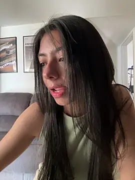 Snapshot of Liissa_cute_ chatting on August 5, 4:43 pm Liissa cute online show from August 5, 4:43 pm