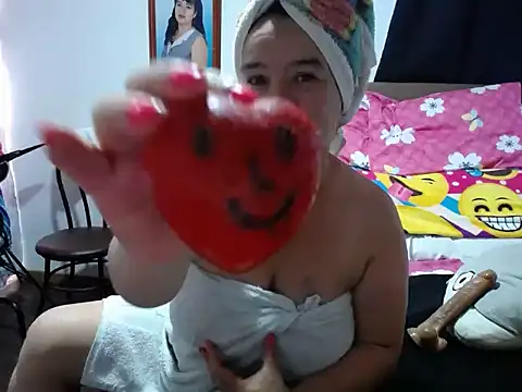 Snapshot of Sweeetness_Milf chatting on January 9, 5:00 pm Sweeetness Milf online show from January 9, 5:00 pm