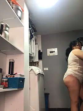 Snapshot of Sweeetness_Milf chatting on February 20, 7:52 pm Sweeetness Milf online show from February 20, 7:52 pm