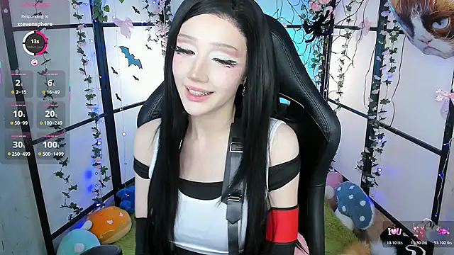 Snapshot of LilithLin chatting on October 25, 12:18 am LilithLin online show from October 25, 12:18 am