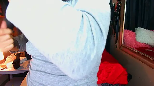 AvaLusty online show from March 3, 12:00 pm