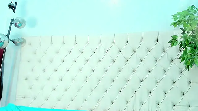 Briyit Doll online show from December 20, 7:28 pm