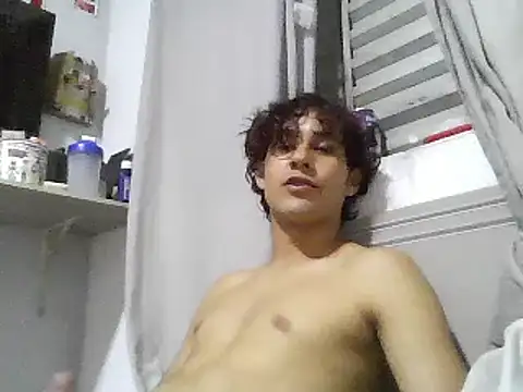 Snapshot of pedrodavid_ chatting on February 28, 3:15 am pedrodavid online show from February 28, 3:15 am