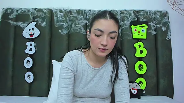 ThailyCherry online show from October 23, 7:45 pm