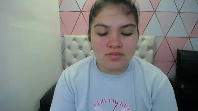 Snapshot of Marinasexxx chatting on April 2, 7:00 pm Marinasexxx online show from April 2, 7:00 pm