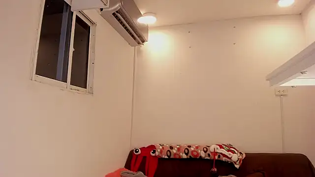 Snapshot of meganrossee69 chatting on December 27, 12:29 am meganrossee69 online show from December 27, 12:29 am