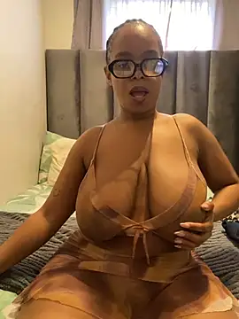Snapshot of Saggy_areola95 chatting on May 15, 11:06 am Saggy areola95 online show from May 15, 11:06 am