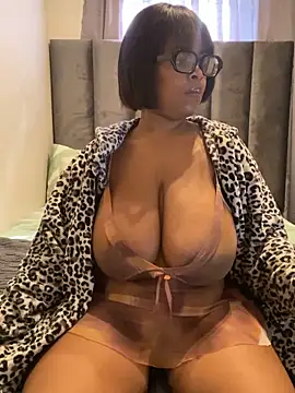 Snapshot of Saggy_areola95 chatting on May 27, 8:55 am Saggy areola95 online show from May 27, 8:55 am