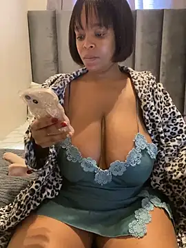 Snapshot of Saggy_areola95 chatting on June 9, 9:21 am Saggy areola95 online show from June 9, 9:21 am