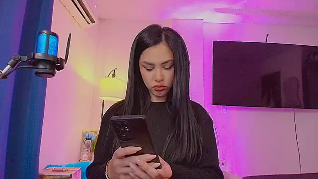 Snapshot of Maya_Bluee chatting on May 21, 8:16 pm Maya Bluee online show from May 21, 8:16 pm