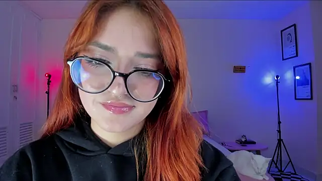 Snapshot of SweetJennaa chatting on January 19, 8:18 am SweetJennaa online show from January 19, 8:18 am