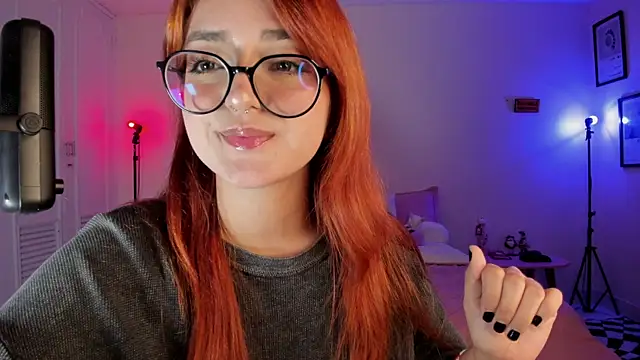 Snapshot of SweetJennaa chatting on February 1, 4:35 am SweetJennaa online show from February 1, 4:35 am