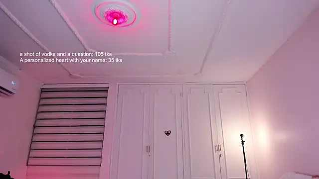 Snapshot of SweetJennaa chatting on February 24, 8:27 am SweetJennaa online show from February 24, 8:27 am